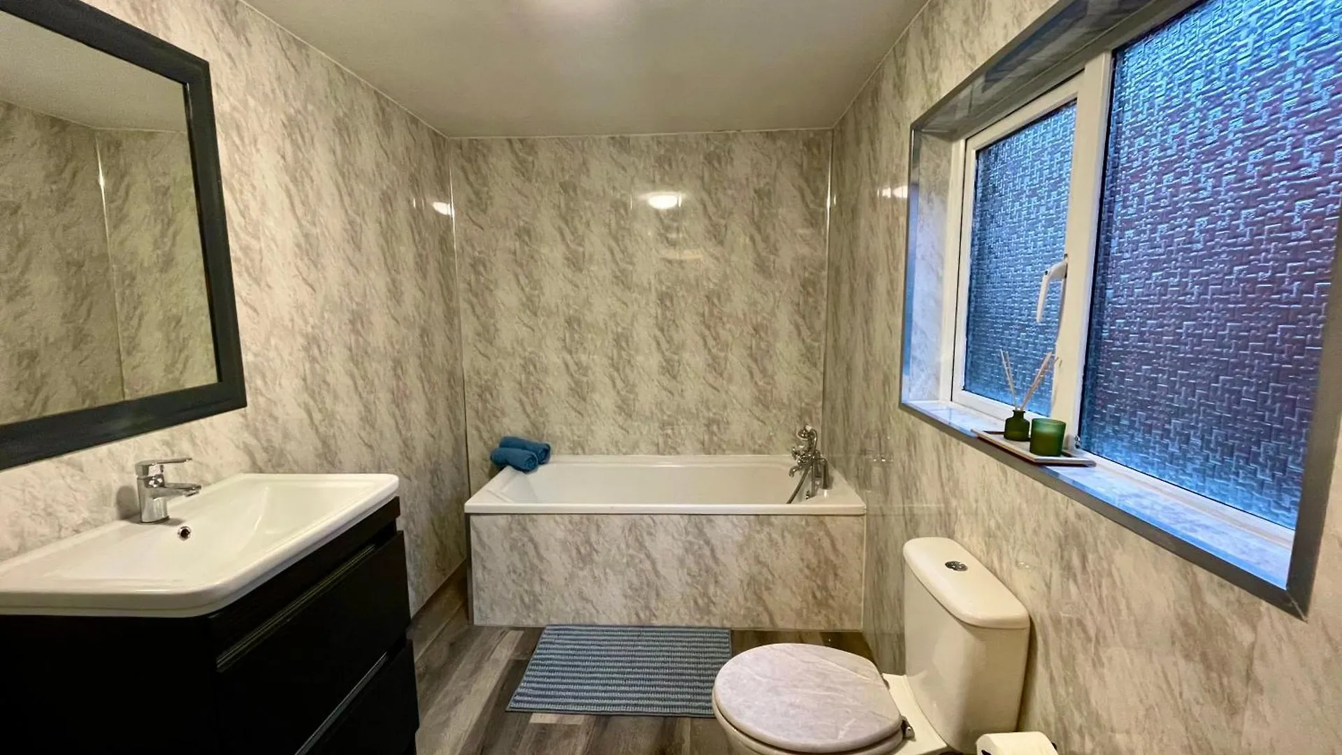 Eachtra House-Minutes From City Belfast Holiday home