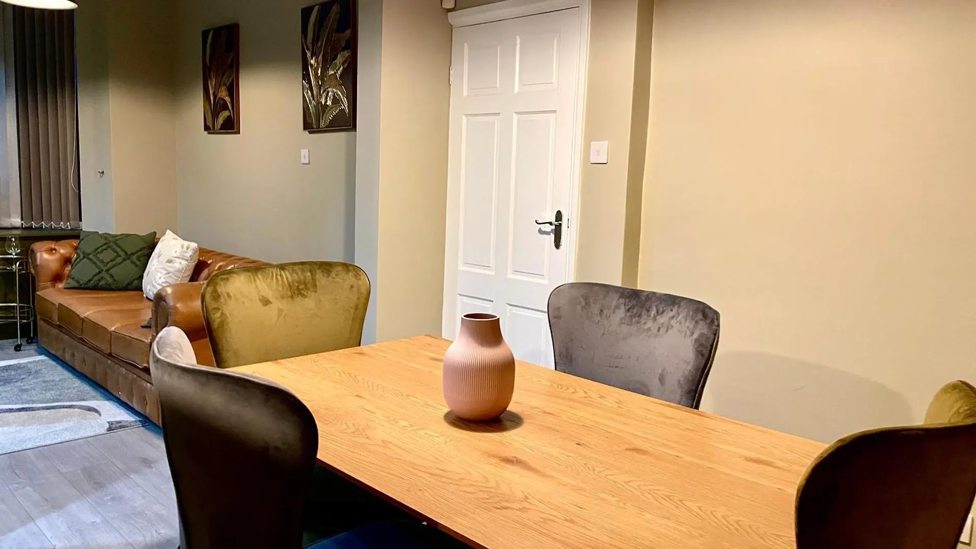 Eachtra House-Minutes From City Belfast 0*,  United Kingdom